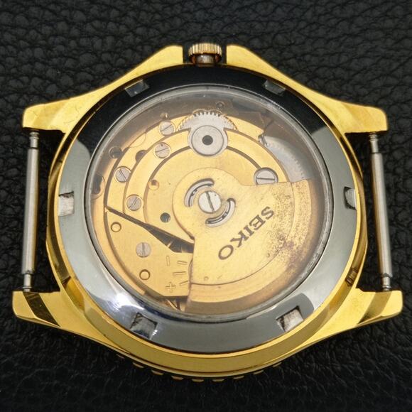 Vintage 1983 Seiko Diver Automatic Mens Gold Watch W/daydate & Green accents - Picture 8 of 9